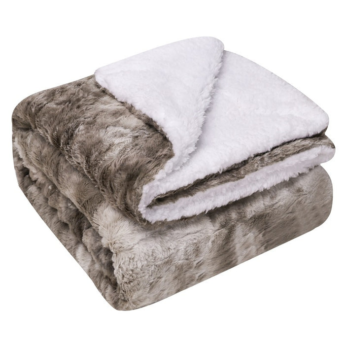 Cosycombe Thick sherpa blanket with fluffy lamb-style reverse