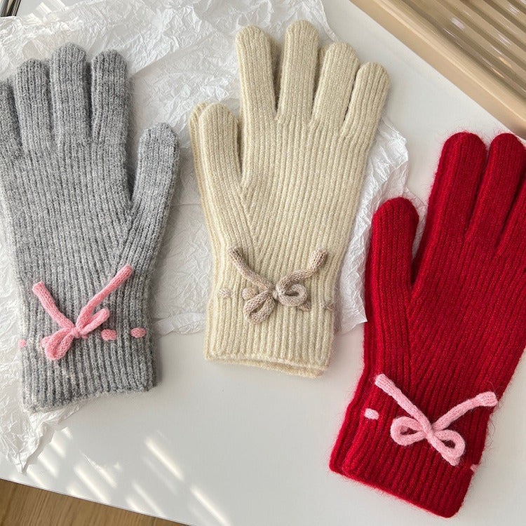 Cream ribbed knit gloves with bow