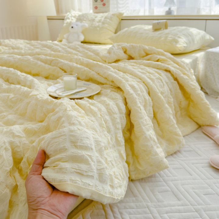 Cosycombe™ Lightweight Crinkle Blanket for Layering All Year Round