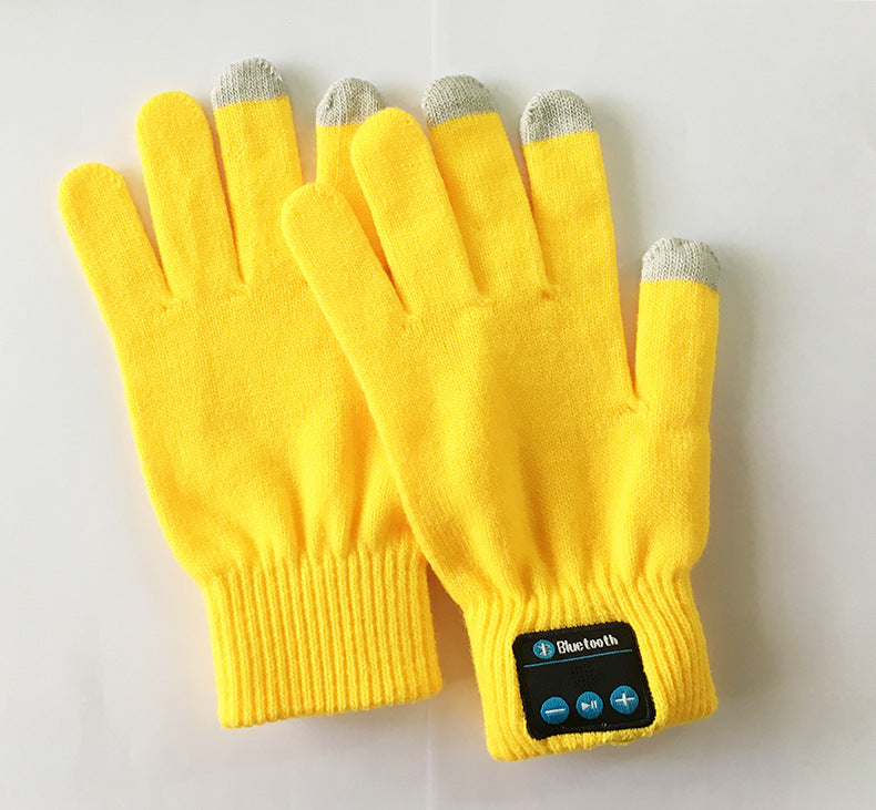 Knitted Bluetooth gloves with call buttons