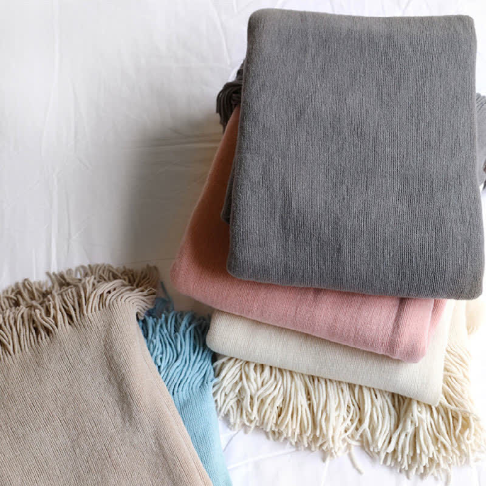 Cosycombe™ Chunky Knit Throw With Tassel Edges in Soft Acrylic