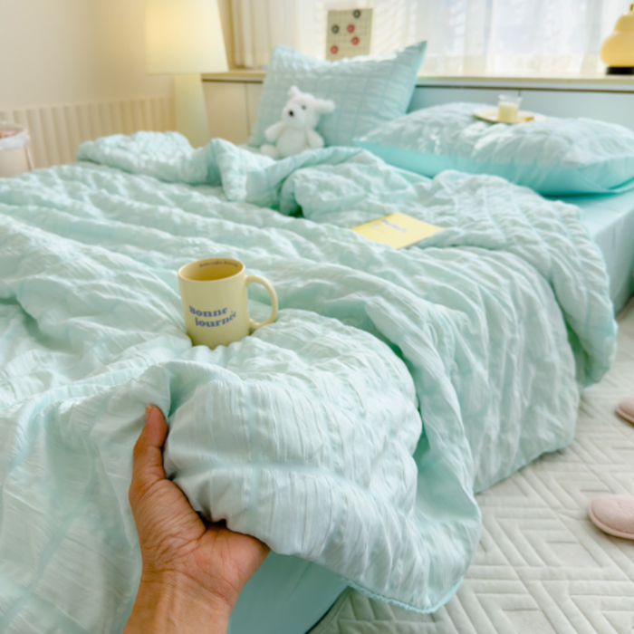 Cosycombe™ Lightweight Crinkle Blanket for Layering All Year Round