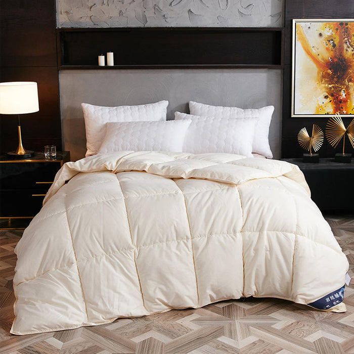 Cosycombe Box-quilted winter duvet with a two-tone finish