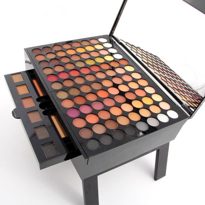 Piano-shaped makeup palette with eyeshadows