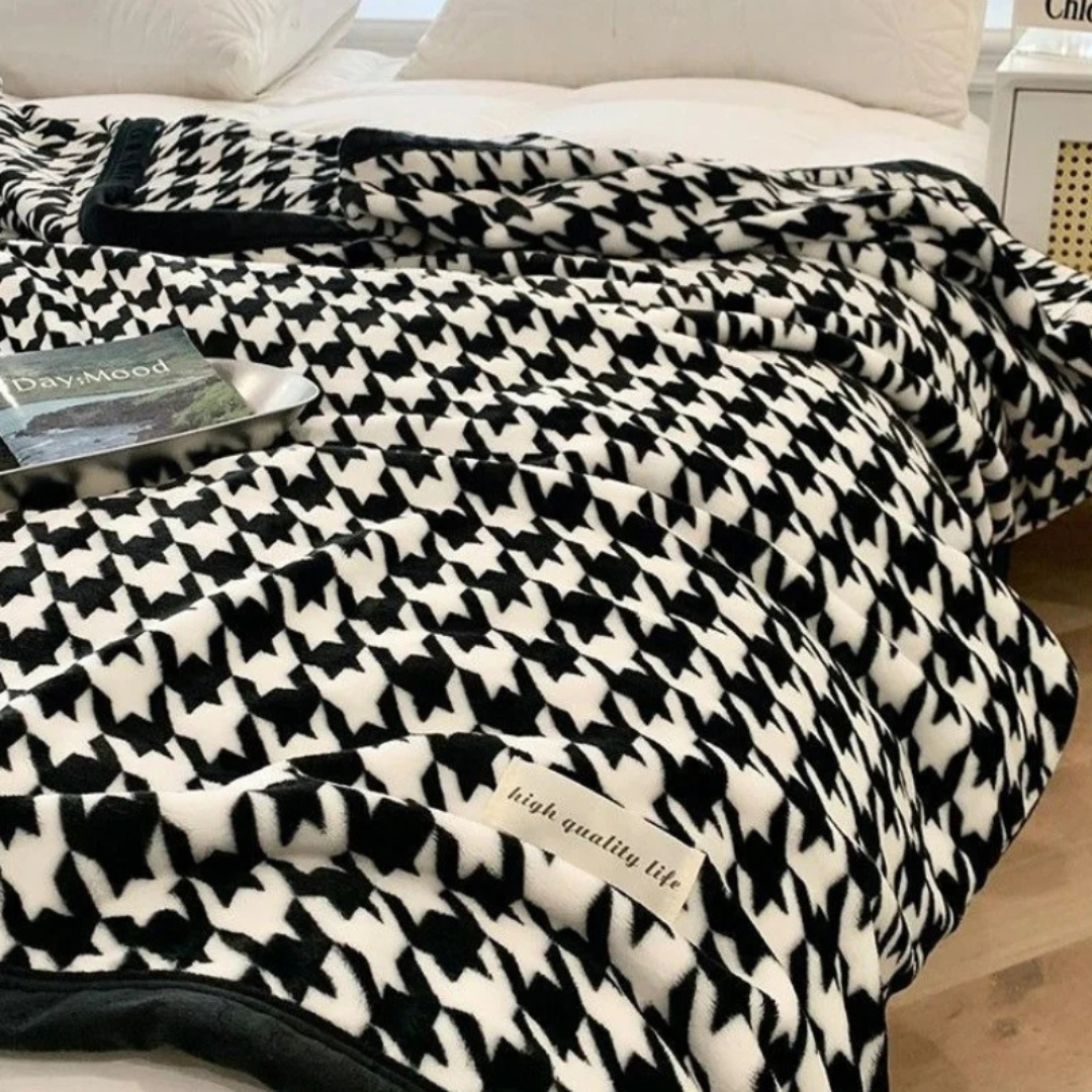 Cosycombe™ Soft Flannel Plaid Throw, Warm Cosy Blanket in Two Styles