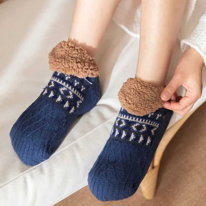 Cosycombe™ Snowflake Pattern Fleece-Lined Socks with Non-Slip Grip