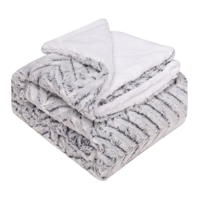 Cosycombe Thick sherpa blanket with fluffy lamb-style reverse