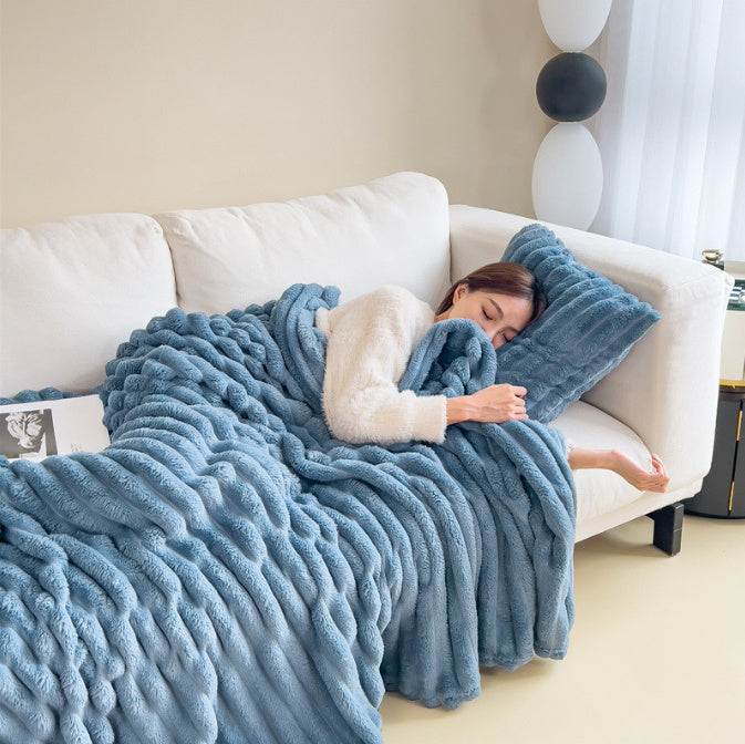 Cosycombe™ Ultra-Soft Lightweight Fleece Blanket for Winter Evenings