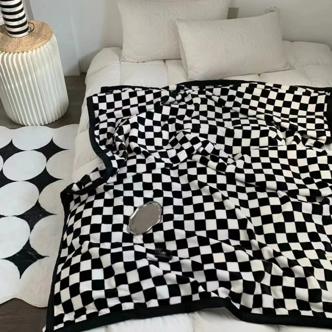Cosycombe™ Soft Flannel Plaid Throw, Warm Cosy Blanket in Two Styles