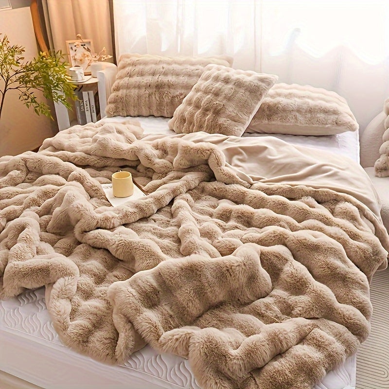 Cosycombe™ Milk Fleece Throw with a Faux Rabbit Fur Feel