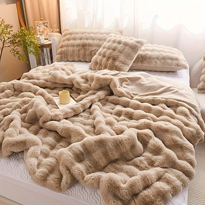 Cosycombe™ Milk Fleece Throw with a Faux Rabbit Fur Feel