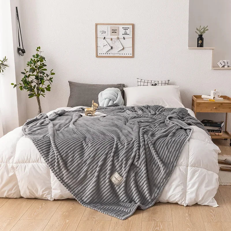 Cosycombe™ Thick Flannel Blanket, Ultra-Soft and Warm for Cold Nights