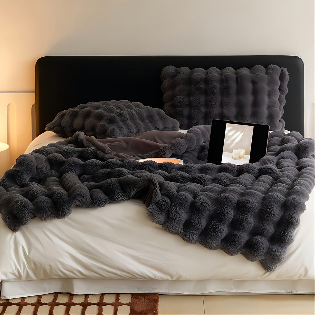 Cosycombe™ Milk Fleece Throw with a Faux Rabbit Fur Feel