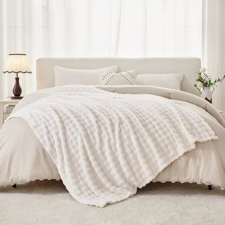 Cosycombe™ 3D Bubble Plush Blanket with Cloud-Soft Raised Texture
