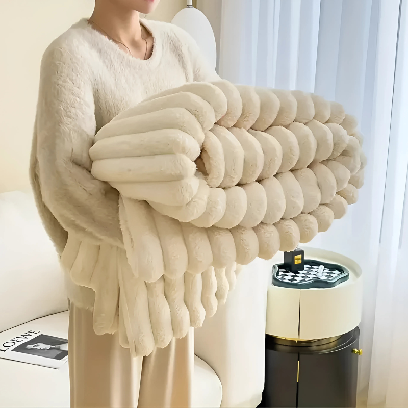 Cosycombe™ Ultra-Soft Flannel Blanket – Light, Warm and Portable