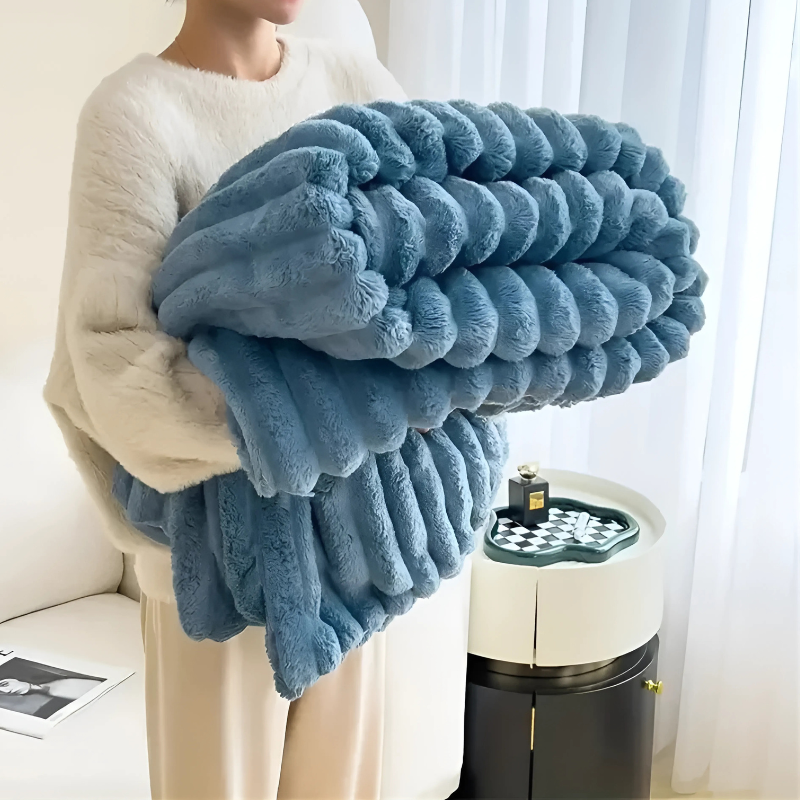 Cosycombe™ Ultra-Soft Flannel Blanket – Light, Warm and Portable