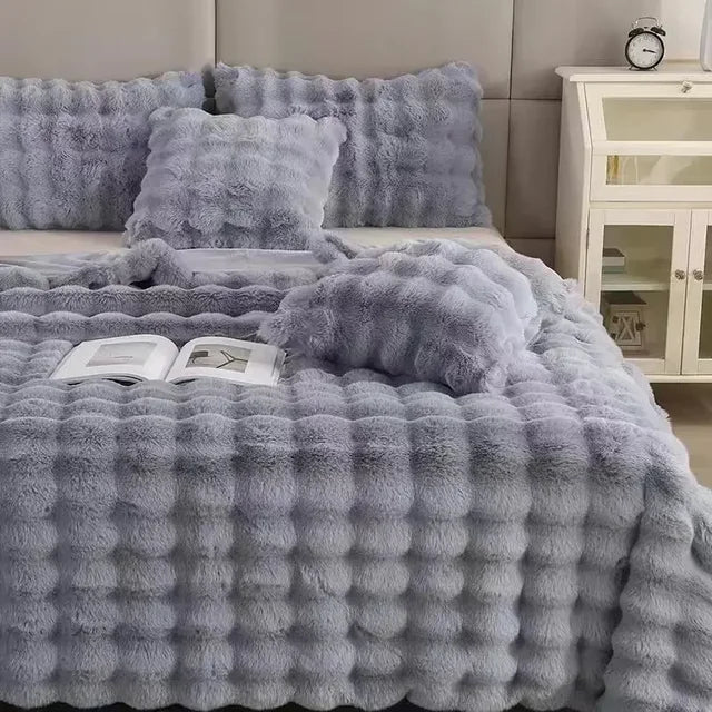 Cosycombe™ Super Soft Plush Fleece Blanket for Frosty Winter Nights
