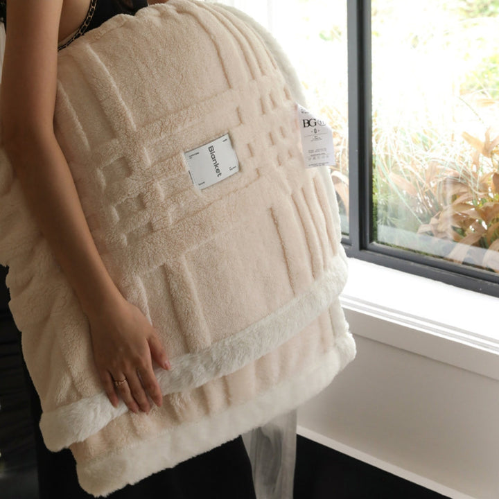 Cosycombe™ Fluffy Jacquard Throw Blanket with 3D Texture