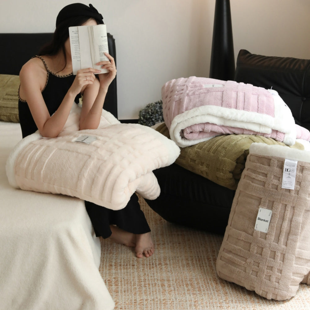 Cosycombe™ Fluffy Jacquard Throw Blanket with 3D Texture