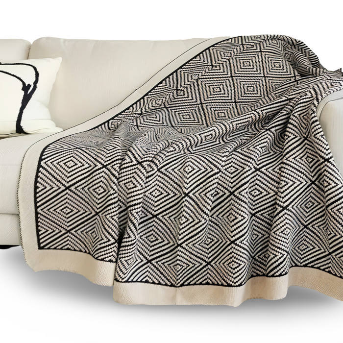 Cosycombe™ Geometric Fleece Throw Blanket in Black and White – Soft and Light