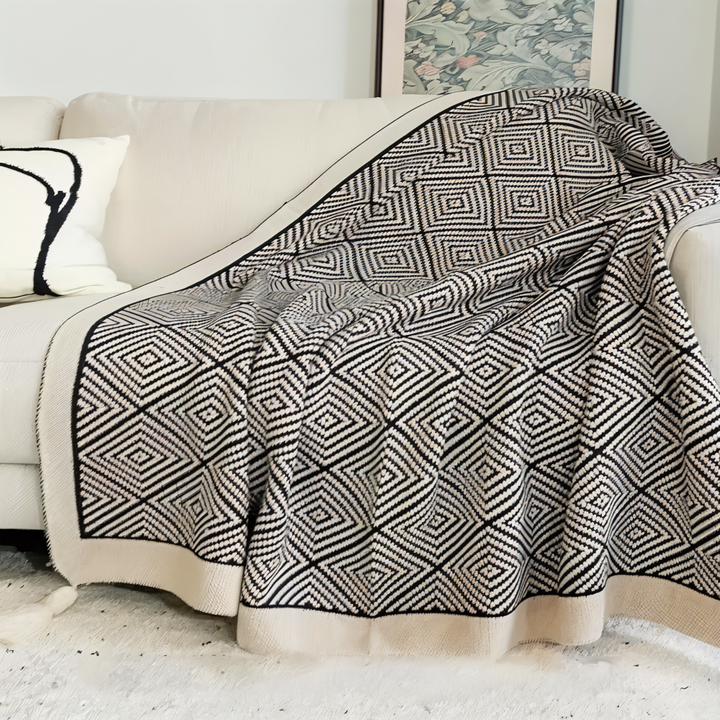 Cosycombe™ Geometric Fleece Throw Blanket in Black and White – Soft and Light