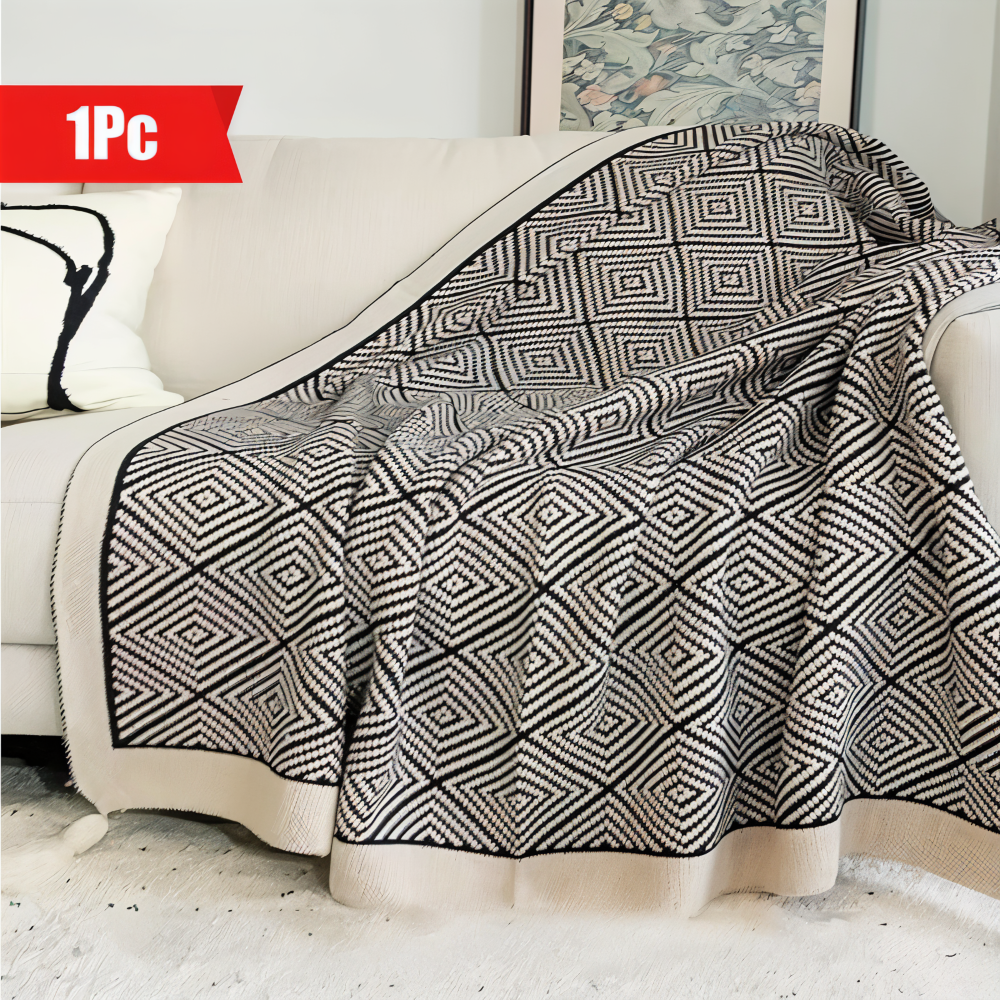 Cosycombe™ Geometric Fleece Throw Blanket in Black and White – Soft and Light