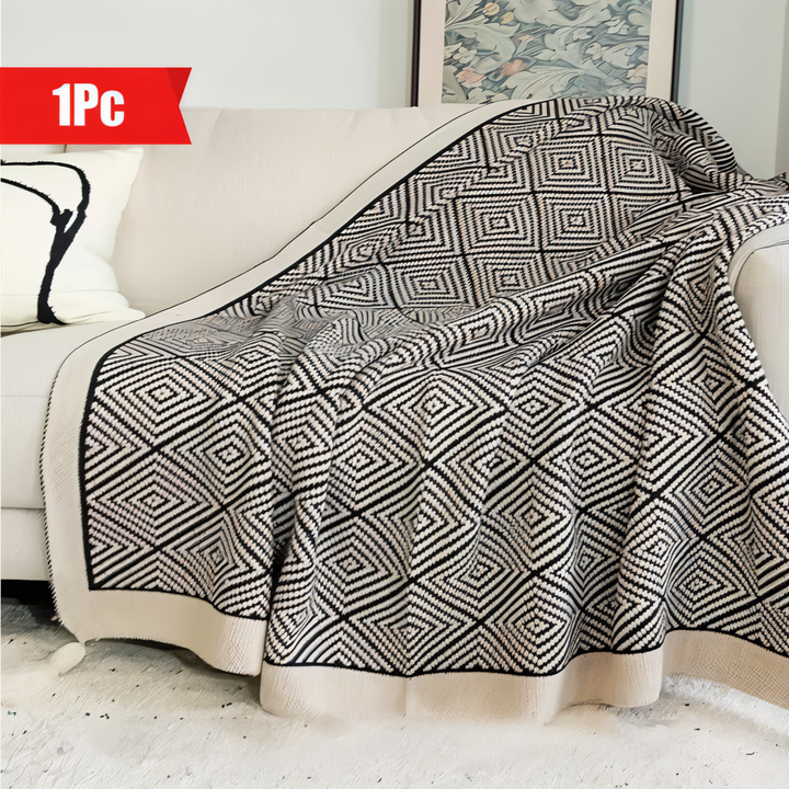 Cosycombe™ Geometric Fleece Throw Blanket in Black and White – Soft and Light
