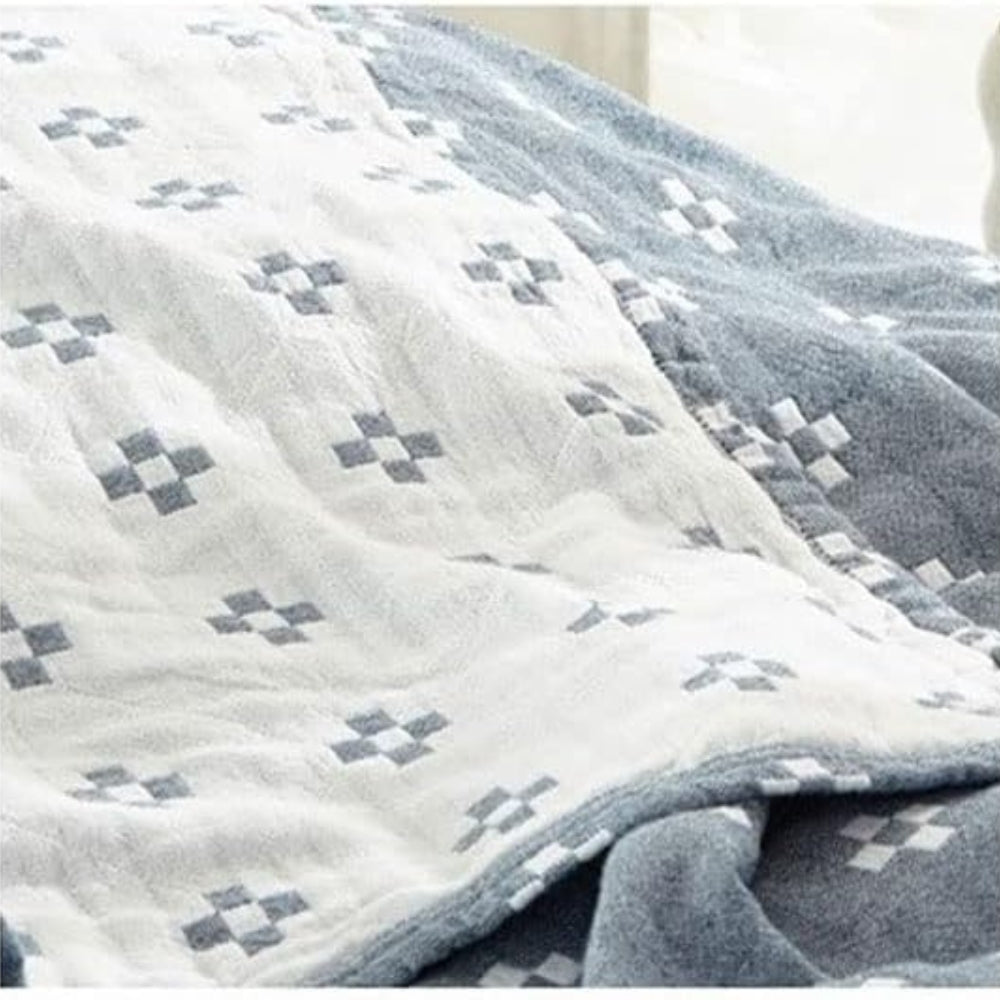 Cosycombe™ Lightweight Three-Layer Blanket with Geometric Diamond Pattern
