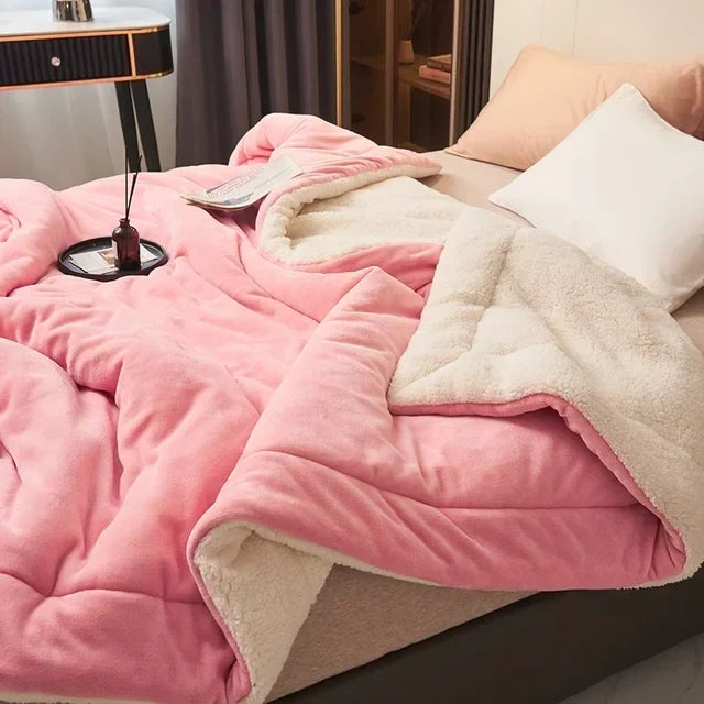 Cosycombe™ Flannel Fleece Blanket with Neat Seams, Washable at 30°C