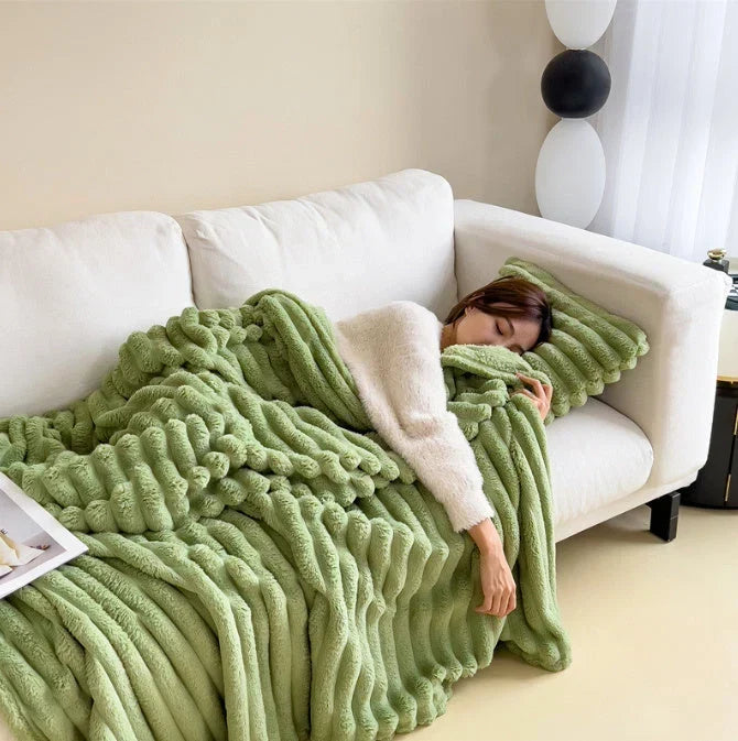 Cosycombe™ Fluffy Fleece Blanket – Lightweight, Soft and Washable at 30°C
