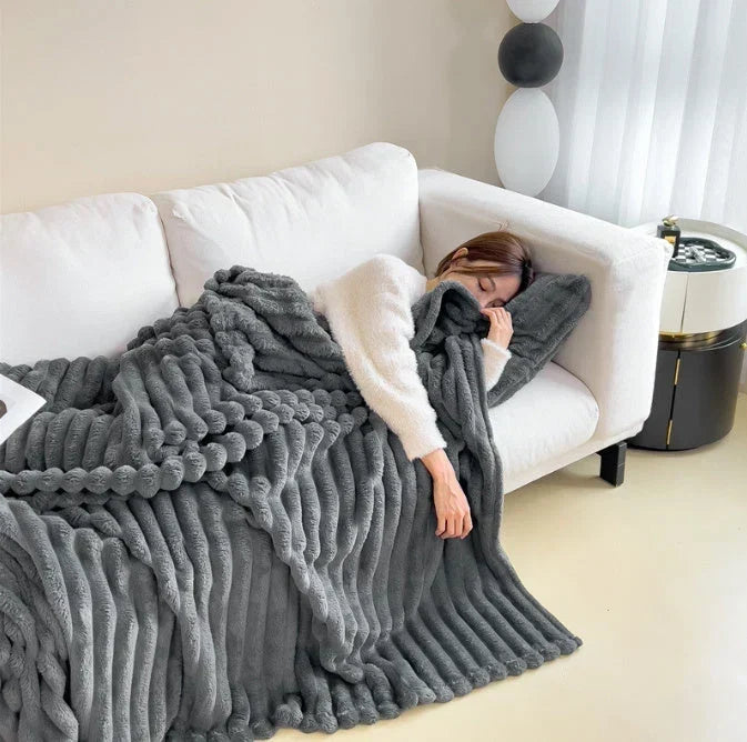 Cosycombe™ Fluffy Fleece Blanket – Lightweight, Soft and Washable at 30°C