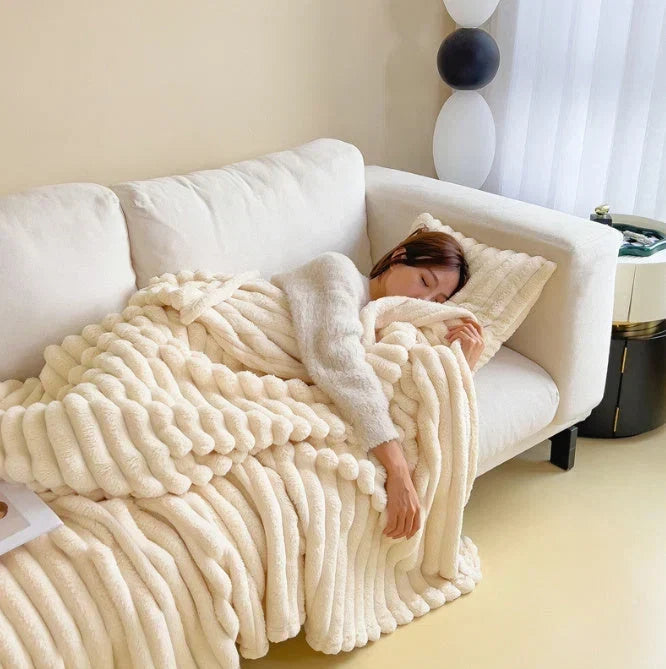 Cosycombe™ Fluffy Fleece Blanket – Lightweight, Soft and Washable at 30°C