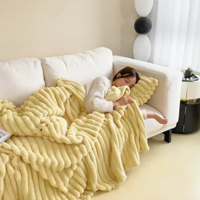 Cosycombe™ Fluffy Fleece Blanket – Lightweight, Soft and Washable at 30°C
