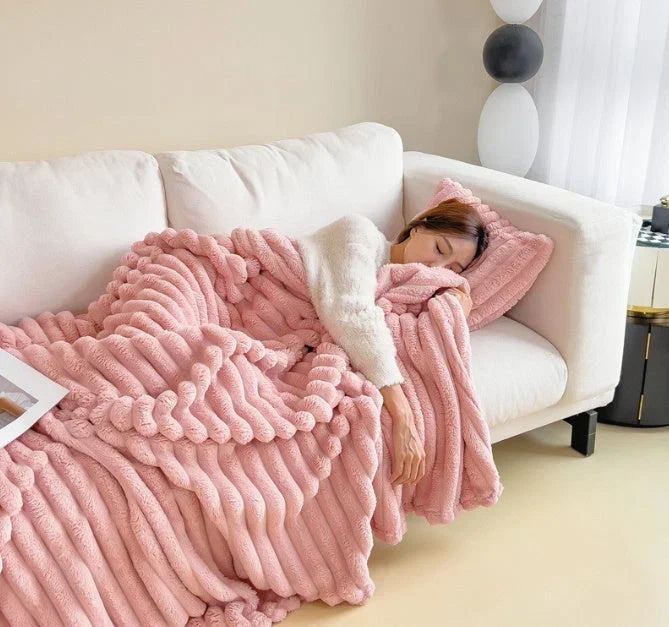 Cosycombe™ Fluffy Fleece Blanket – Lightweight, Soft and Washable at 30°C