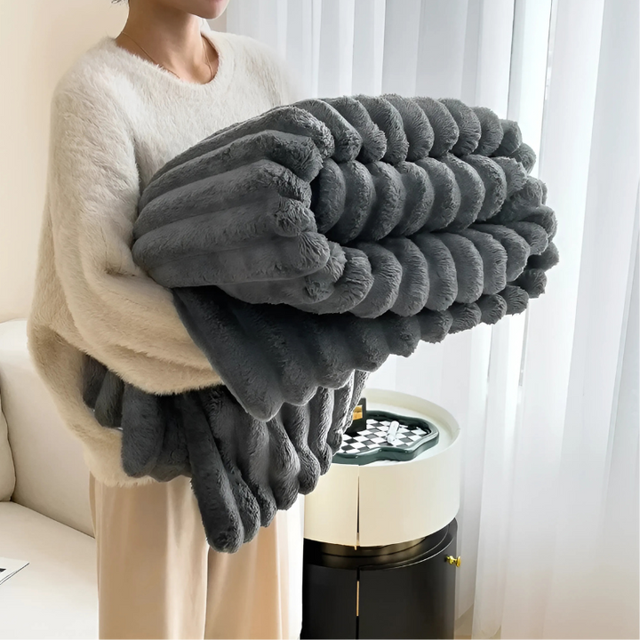 Cosycombe™ Ultra-Soft Flannel Blanket – Light, Warm and Portable