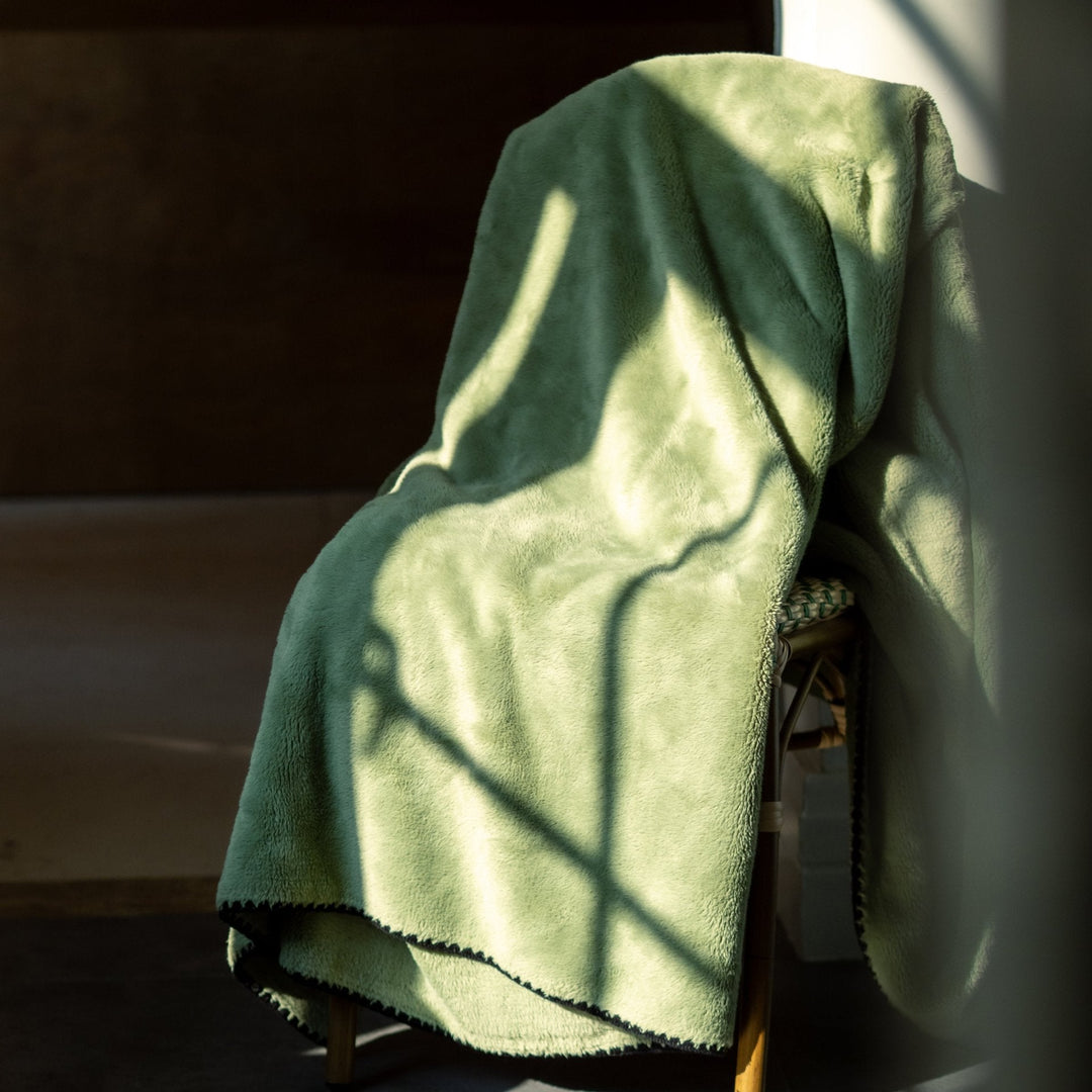 Cosycombe™ Ultra-Soft Plush Throw Blanket for Sofa and Bed