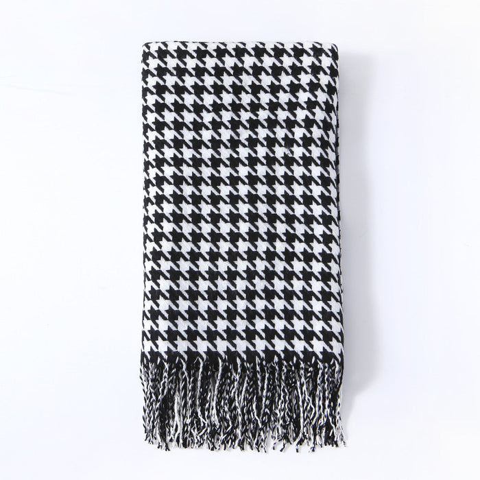 Cosycombe™ Houndstooth Throw Blanket with Stylish Fringe Detail