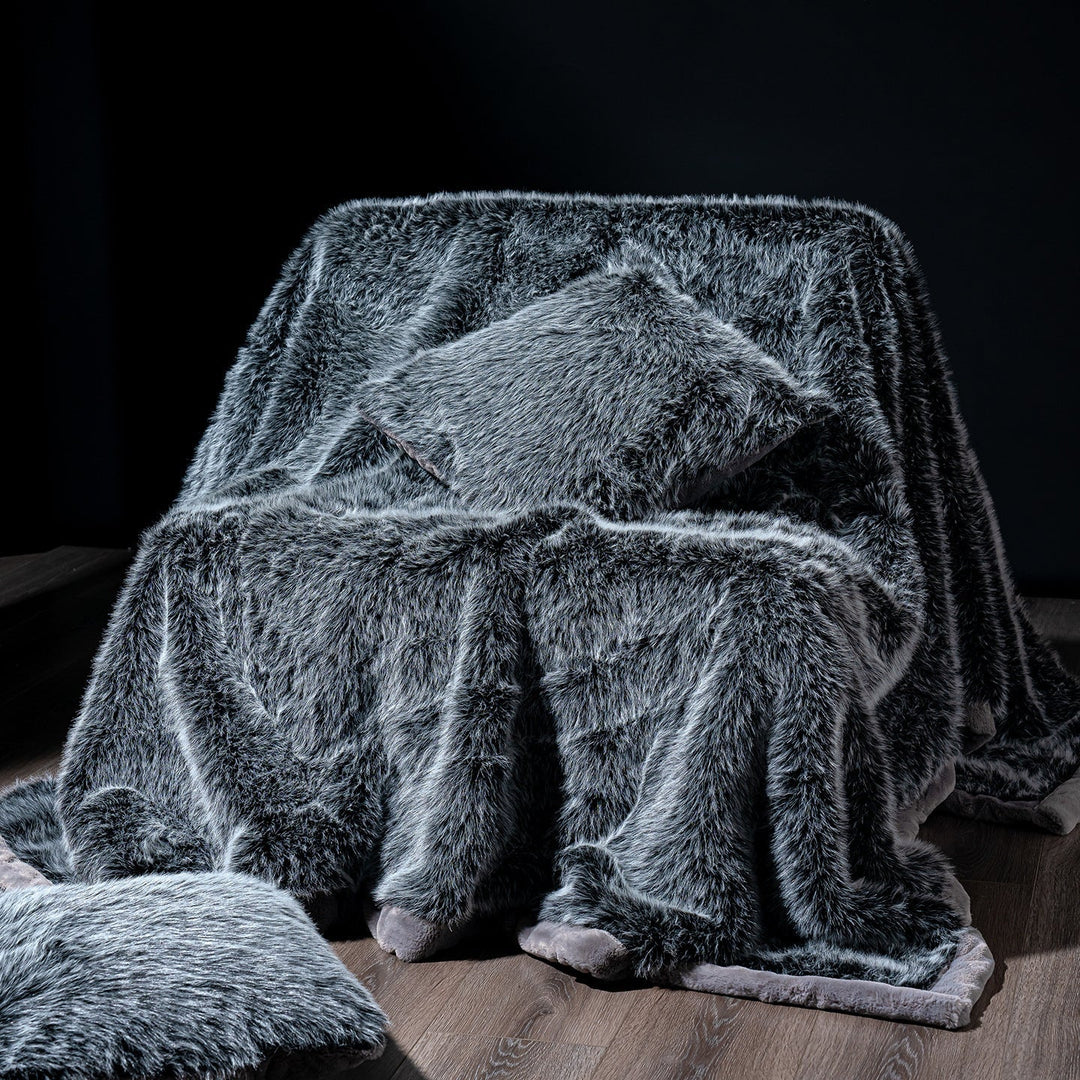 Cosycombe™ Luxurious Faux Fur Throw Blanket, Plush and Elegant