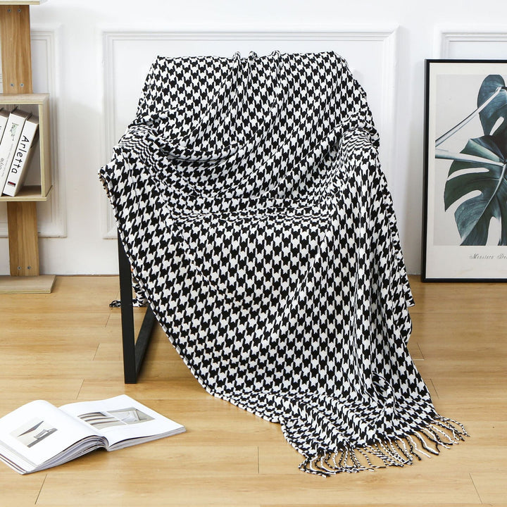 Cosycombe™ Houndstooth Throw Blanket with Stylish Fringe Detail