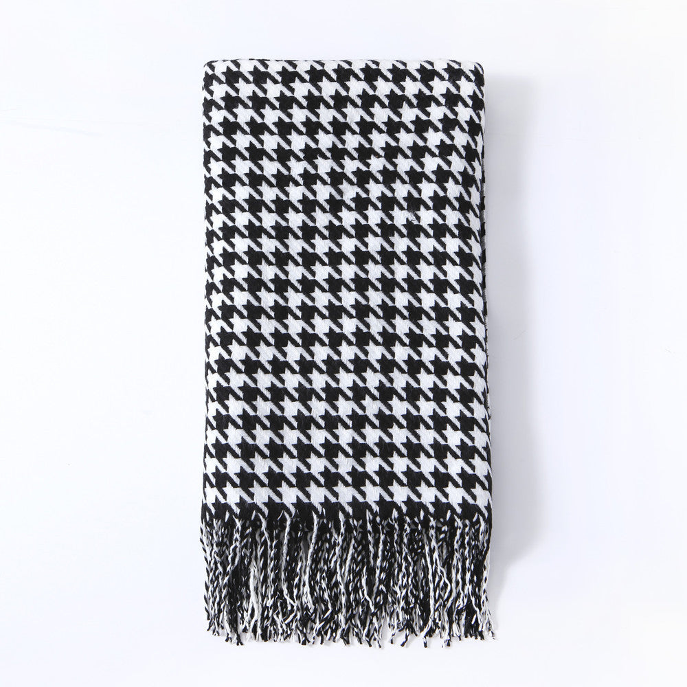 Cosycombe™ Houndstooth Throw Blanket with Stylish Fringe Detail