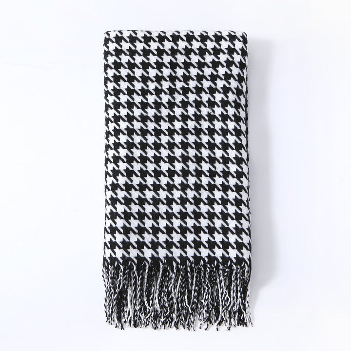 Cosycombe™ Houndstooth Throw Blanket with Stylish Fringe Detail
