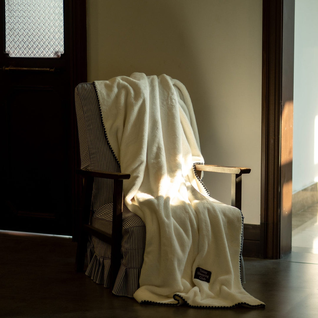 Cosycombe™ Ultra-Soft Plush Throw Blanket for Sofa and Bed