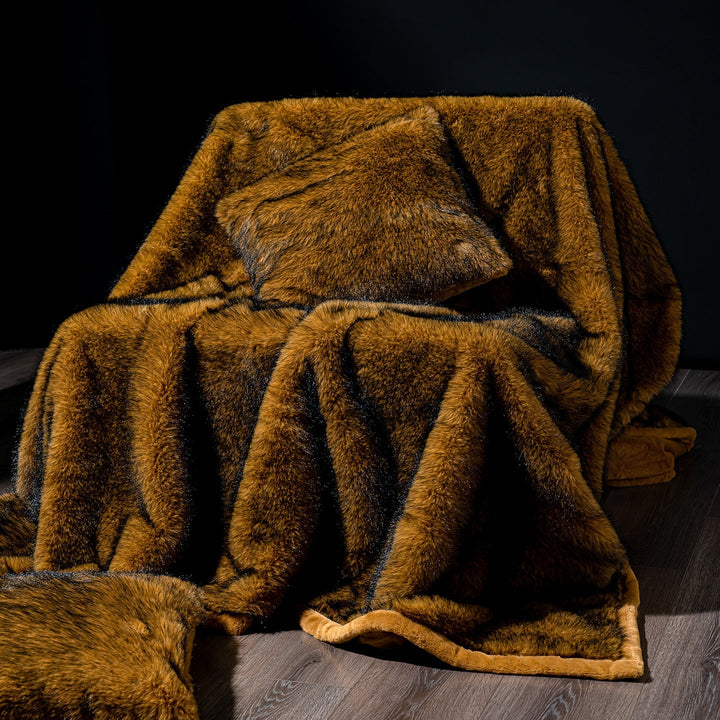 Cosycombe™ Luxurious Faux Fur Throw Blanket, Plush and Elegant
