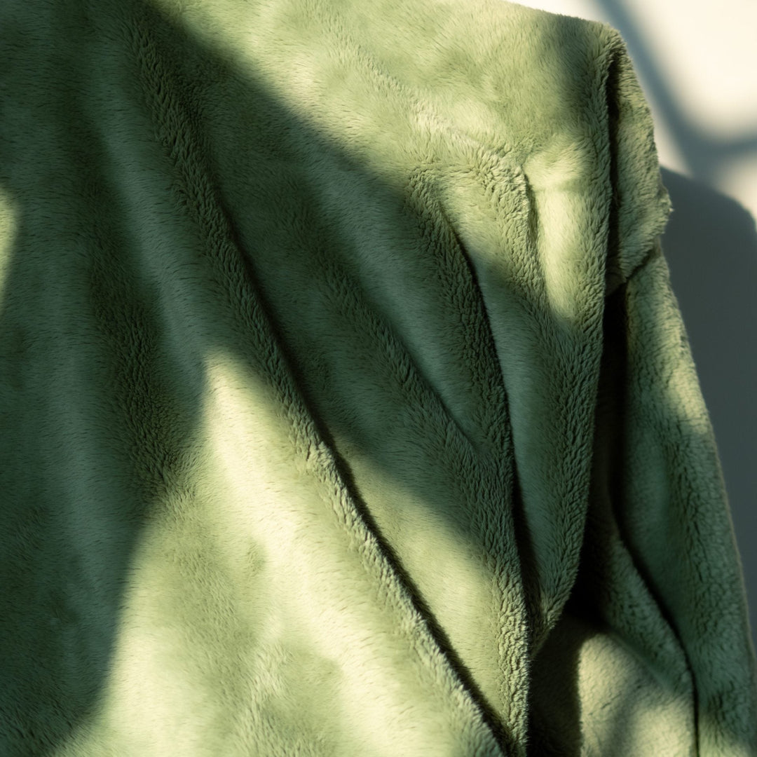 Cosycombe™ Ultra-Soft Plush Throw Blanket for Sofa and Bed
