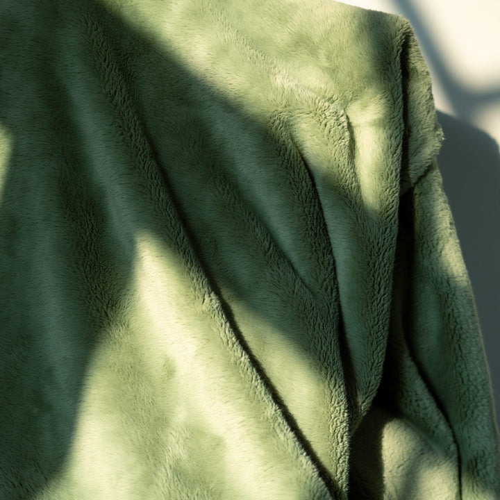 Cosycombe™ Ultra-Soft Plush Throw Blanket for Sofa and Bed