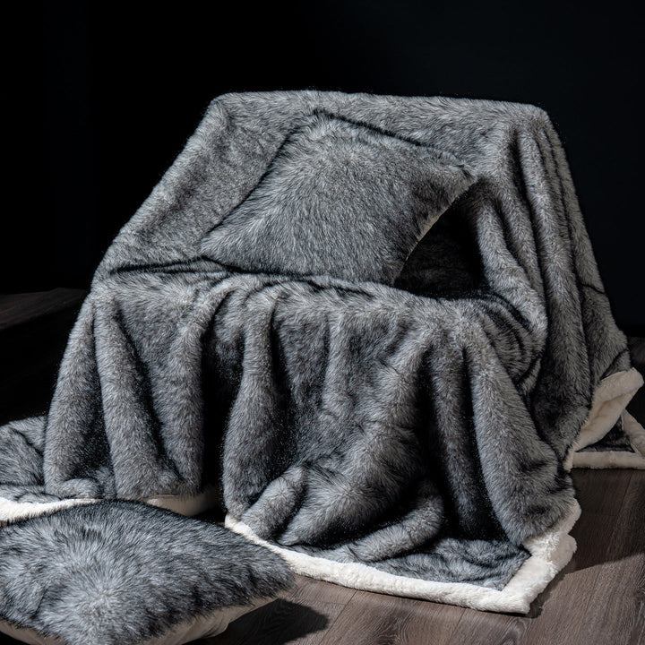 Cosycombe™ Luxurious Faux Fur Throw Blanket, Plush and Elegant