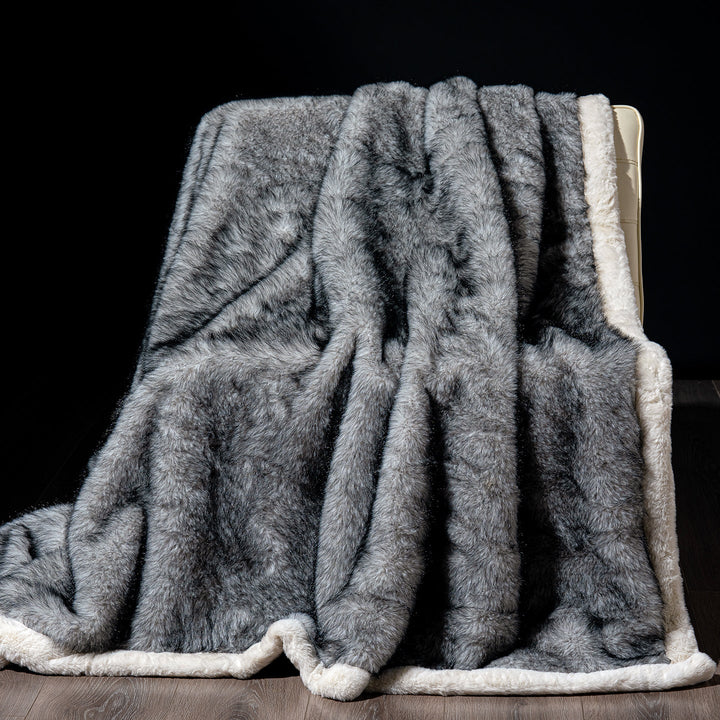Cosycombe™ Luxurious Faux Fur Throw Blanket, Plush and Elegant