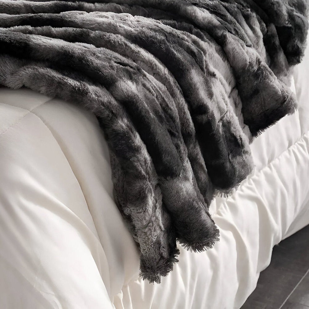 Cosycombe™ Coral Fleece Winter Blanket with a Velvety Batik Look