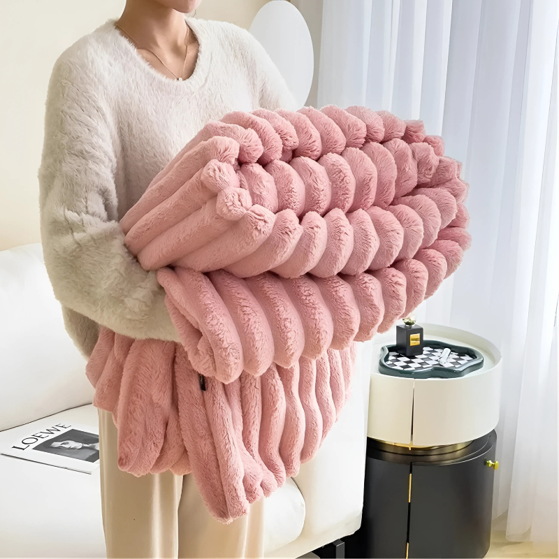 Cosycombe™ Ultra-Soft Flannel Blanket – Light, Warm and Portable
