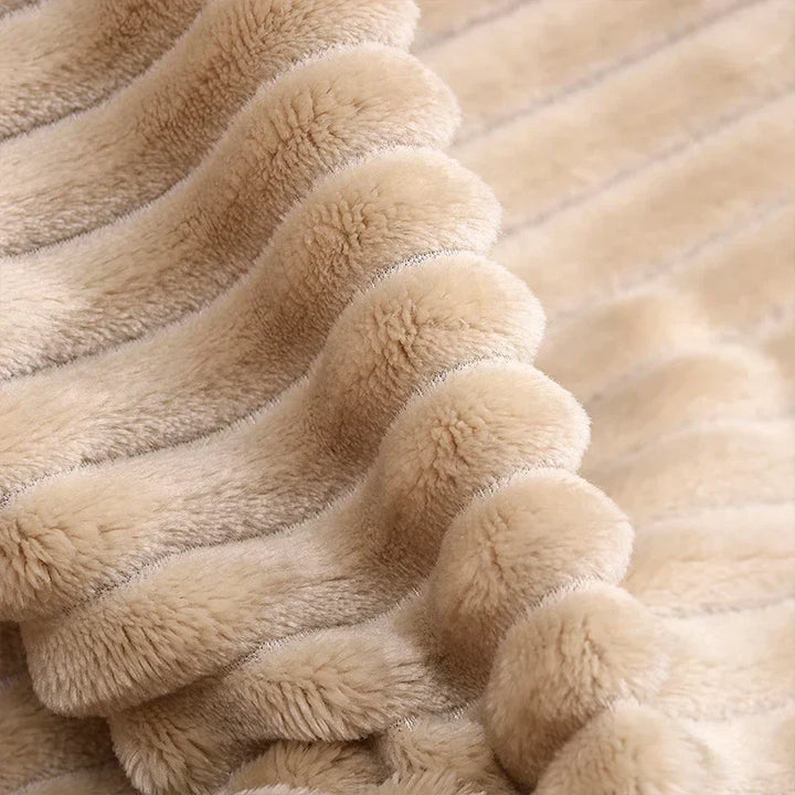 Cosycombe™ Ribbed Flannel Fleece Throw – Fluffy and Warm for Sofa or Bed